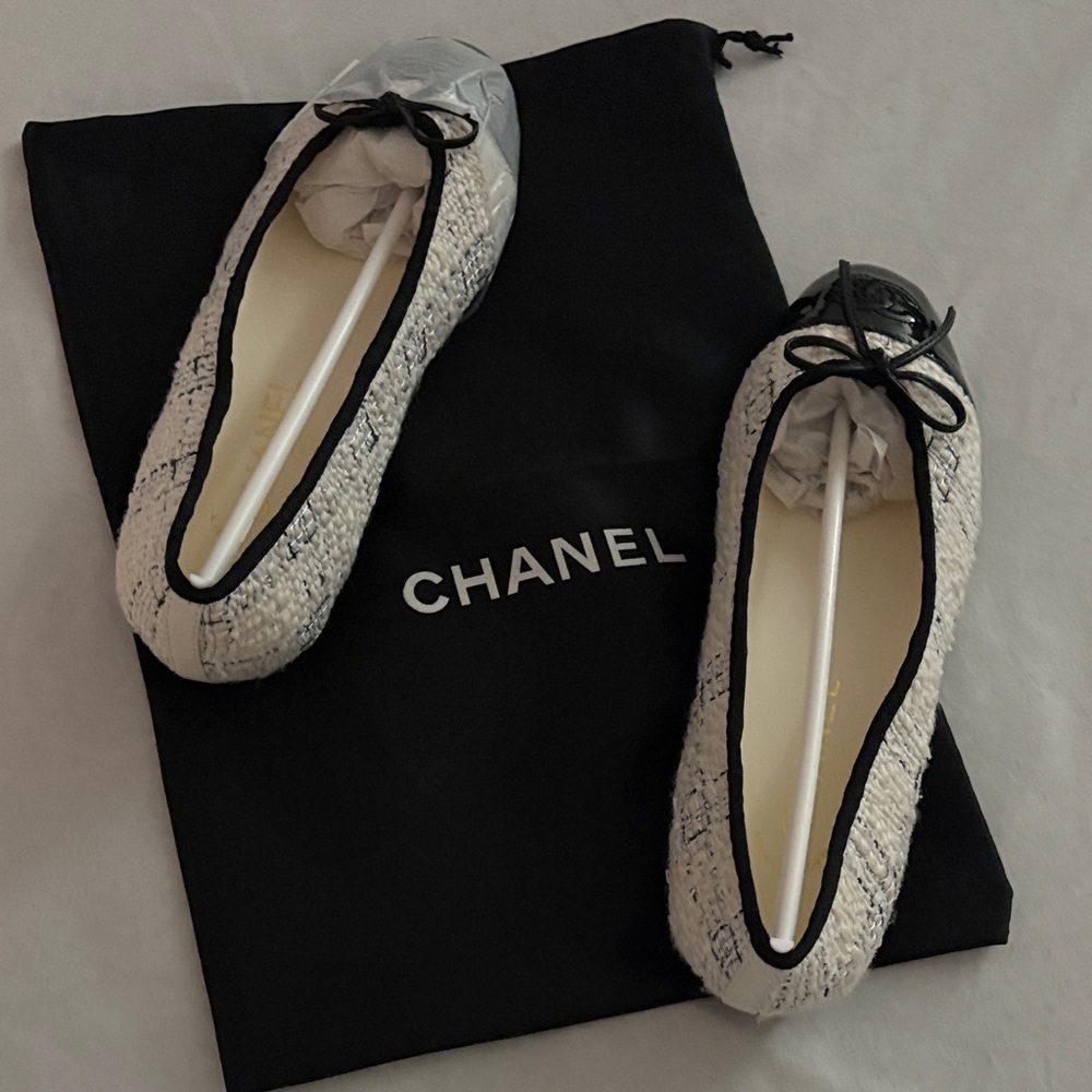 Chanel White & Black Tweed Ballet Flats